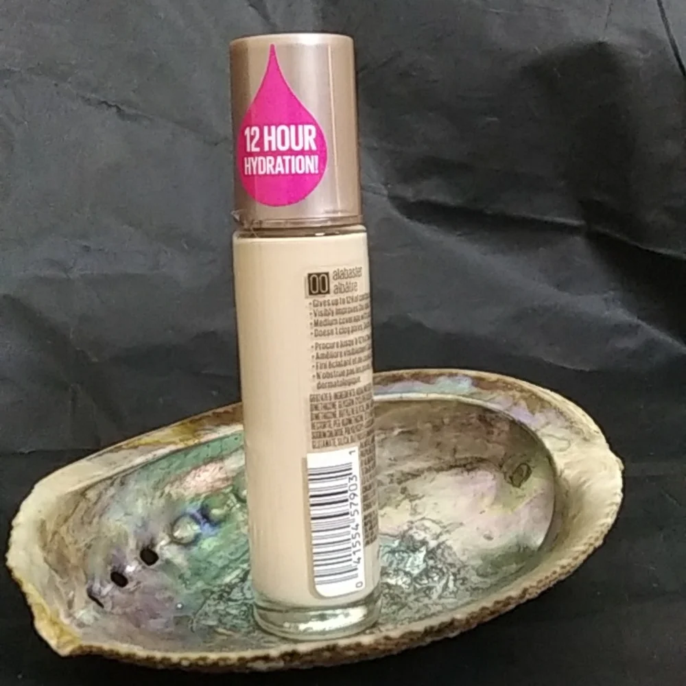 Maybelline Dream Radiant Liquid Foundation Shade 00 Color Alabaster